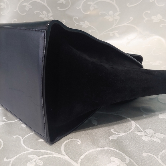 Celine Croc Embossed Medium Trapeze - Picture 8 of 16